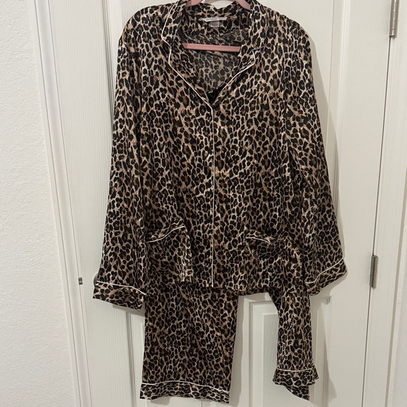 Victoria's Secret Other - Victoria's Secret Leopard Print pajama Set